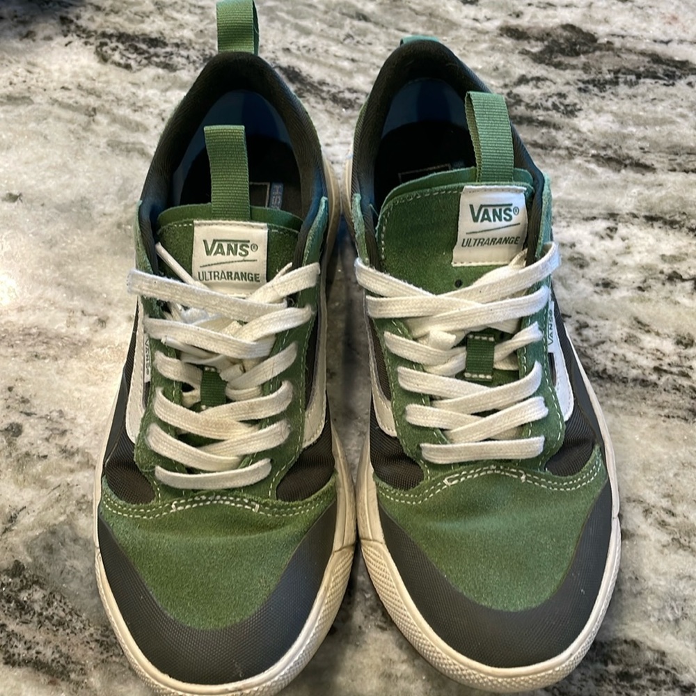 VANS UltraRange EXO Shoe - Green & White Womens size 9